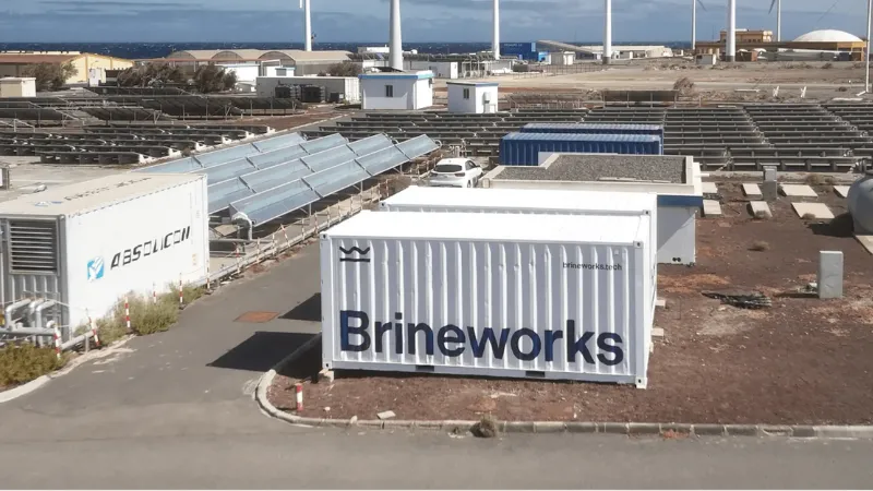 Amsterdam-based startup Brineworks raises $2.2 million in funding, led by VC firm Pale blue dot. Brineworks’ seawater electrolyser enables industry-leading CO2 extraction with its high-efficiency design, while co-producing green hydrogen (H2) at a low cost.